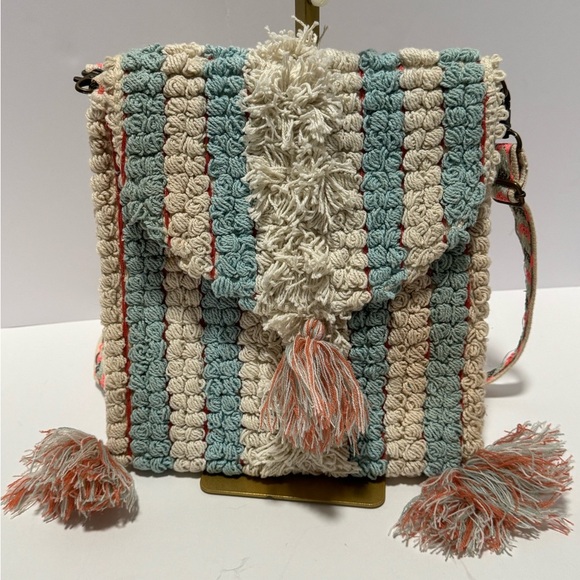 chloe & lex Crossbody Bag. - Picture 10 of 10